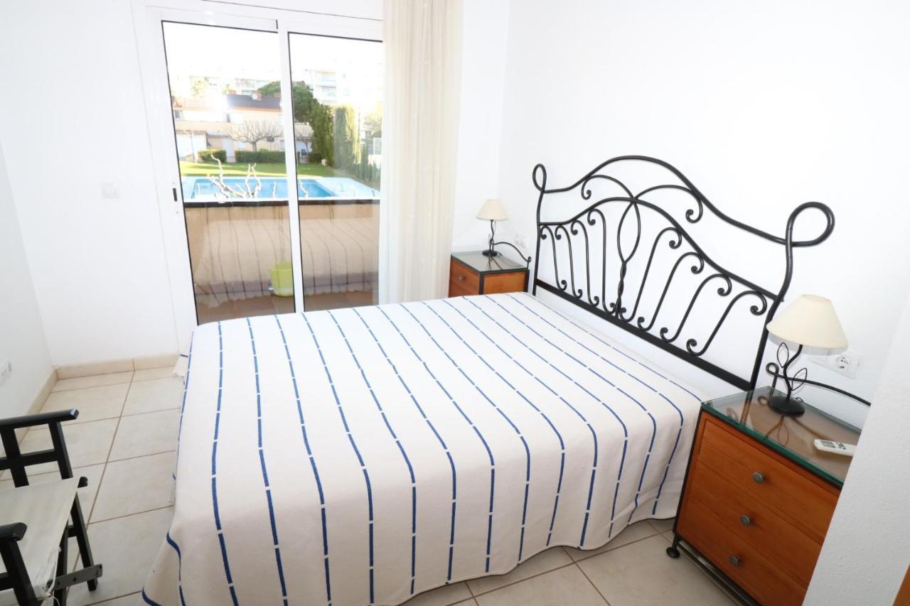 Port Estrella 24 Villa Roses Exterior photo
